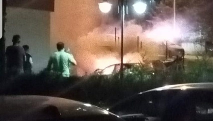 Ankara’da park halindeki otomobilde patlama: 2 araç küle döndü