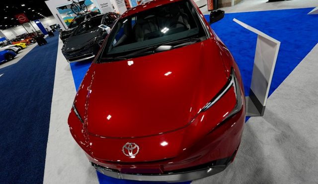 Toyota, 211 bin aracı geri çağırdı: Sürüş sırasında kapıları açılıyor