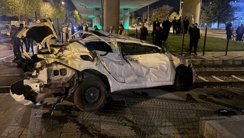 Kayseri’de yolcu treni hemzemin geçitte otomobile çarptı: 1 yaralı