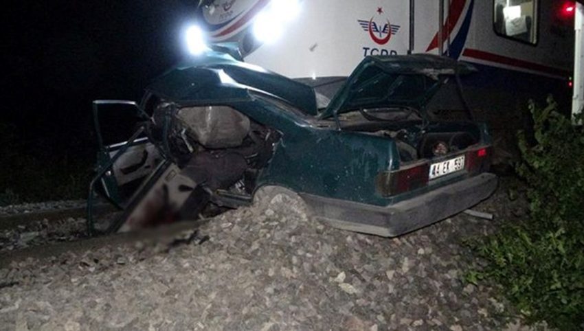 Malatya’da feci kaza: Trenin altında kalan otomobilin sürücüsü öldü