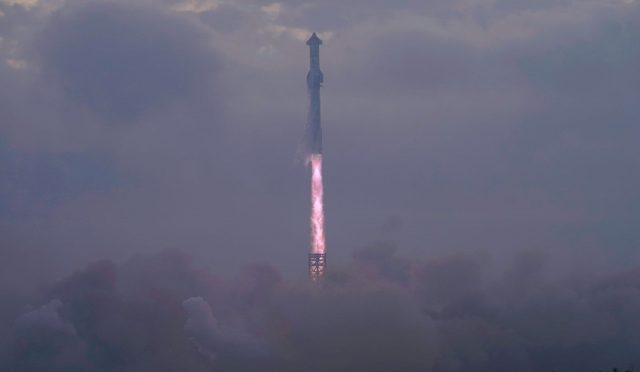 SpaceX'in Starship'i büyük bir başarıya imza attı